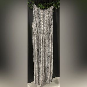 ☆ BLACK AND WHITE SLEEVLESS MAXI DRESS ☆
